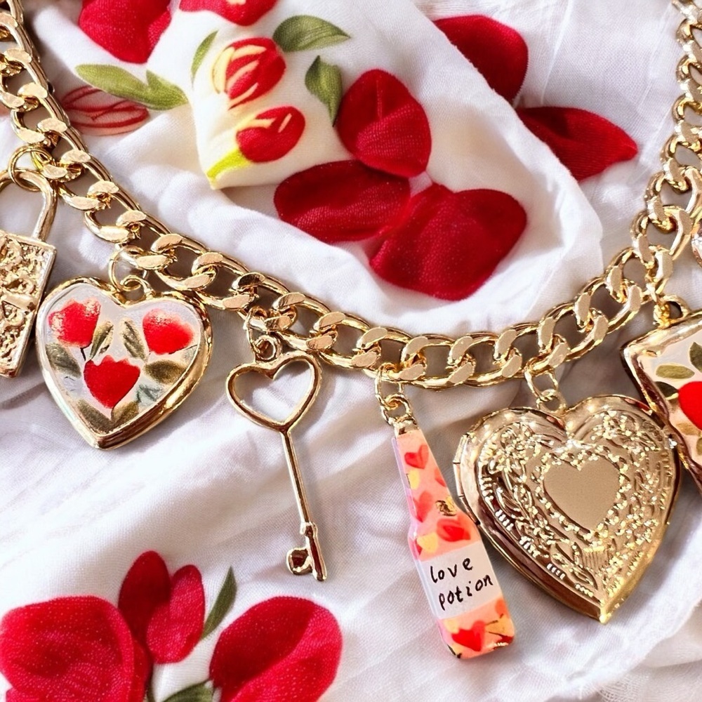 Gold toned charm necklace Love potion charms Lemons Hearts Tulips beautiful - Picture 11 of 17
